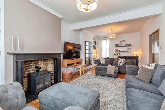 5 Bedroom End Of Terrace House For Sale In Paget Street, Gillingham, Kent, ME7