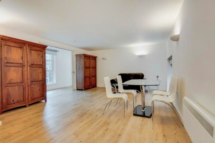 2 Bedroom Apartment To Rent In The Grainstore, Royal Victoria Dock, E16