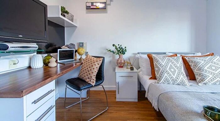 Apartment To Rent In Canalside - Lower Loveday Street, B19