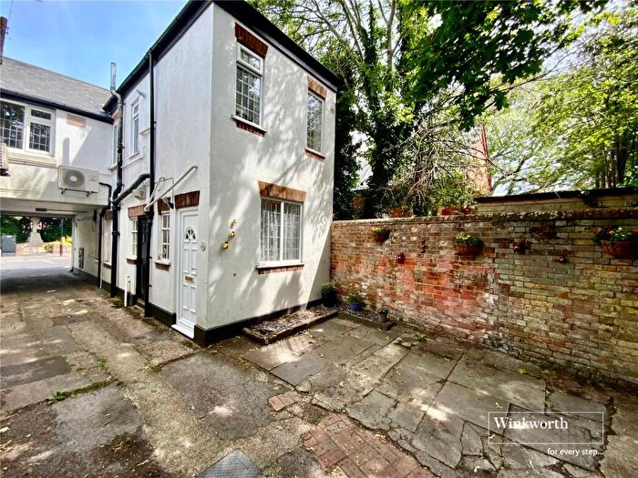 2 Bedroom Maisonette For Sale In Purewell, Christchurch, Dorset, BH23