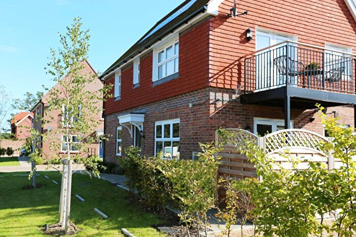 1 Bedroom Flat For Sale In Grindall Field, Wickham Common, PO17