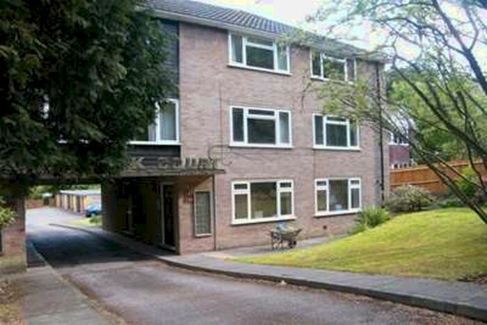 2 Bedroom Flat To Rent In Gatton Park Road RH1