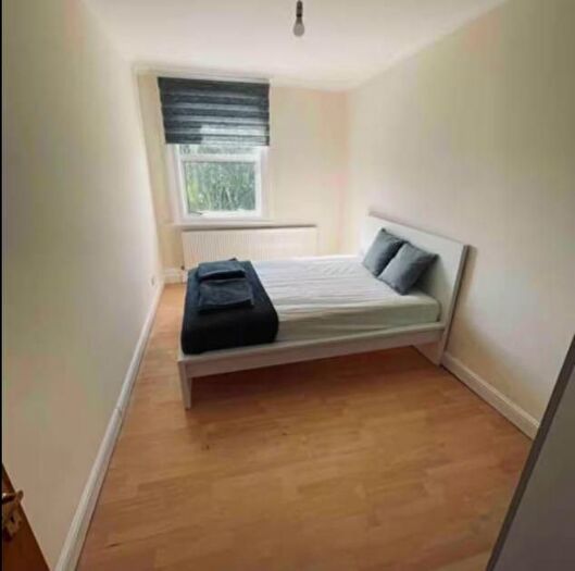 3 Bedroom Flat To Rent In Hornsey Road, Greater London, N7