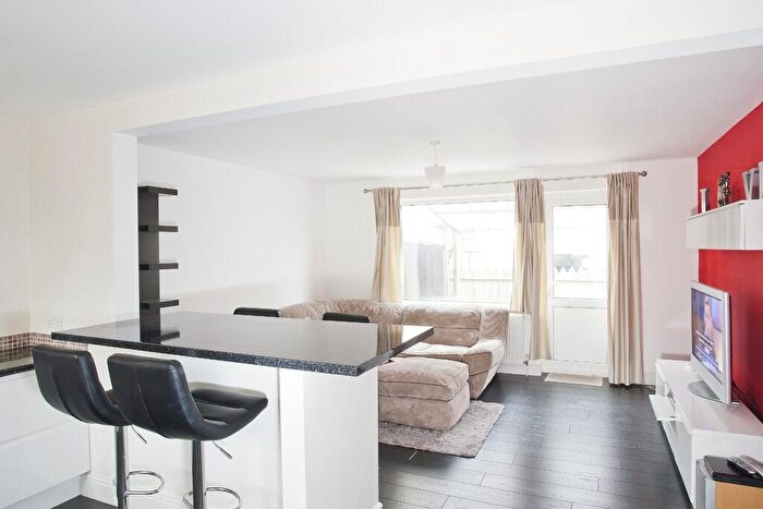 3 Bedroom End Of Terrace House To Rent In Columbine Way, Lewisham, SE13