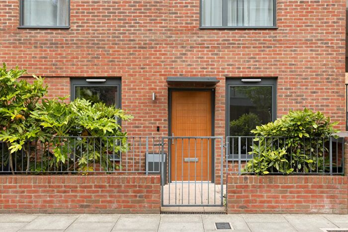 3 Bedroom Flat For Sale In Redwell House, West Ealing London, W13