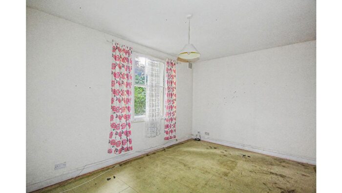 3 Bedroom Flat For Sale In Flat A, King Edward's Road, Hackney, London, E9 - Photo 3