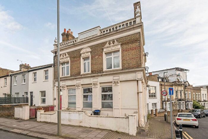 2 Bedroom Flat To Rent In Merton Road, Wandsworth, London, SW18