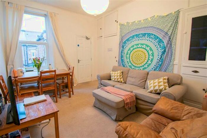 3 Bedroom Flat To Rent In Tavistock Road, Jesmond, Newcastle Upon Tyne, NE2