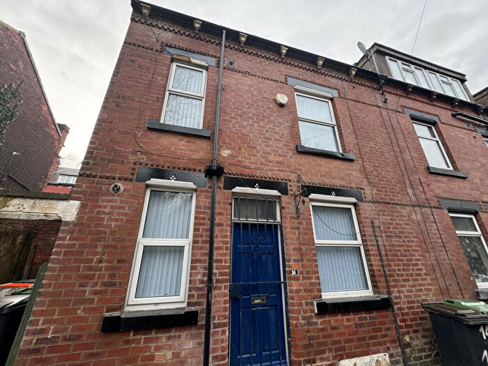 2 Bedroom Terraced House To Rent In Station Parade, Leeds, LS5