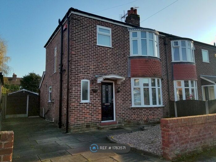 3 Bedroom Semi-Detached House To Rent In Overton Crescent, Sale, M33