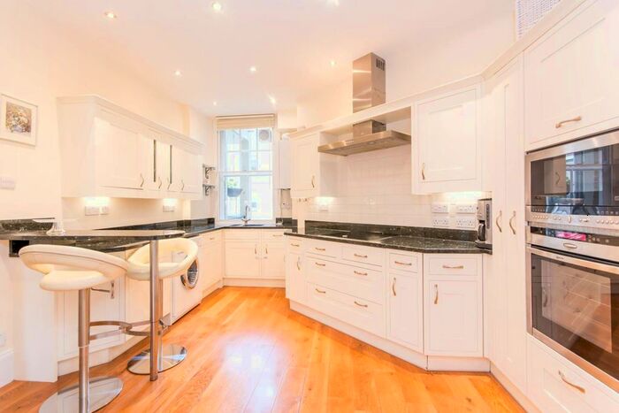 2 Bedroom Flat To Rent In Argyll Mansions, Olympia, London, W14