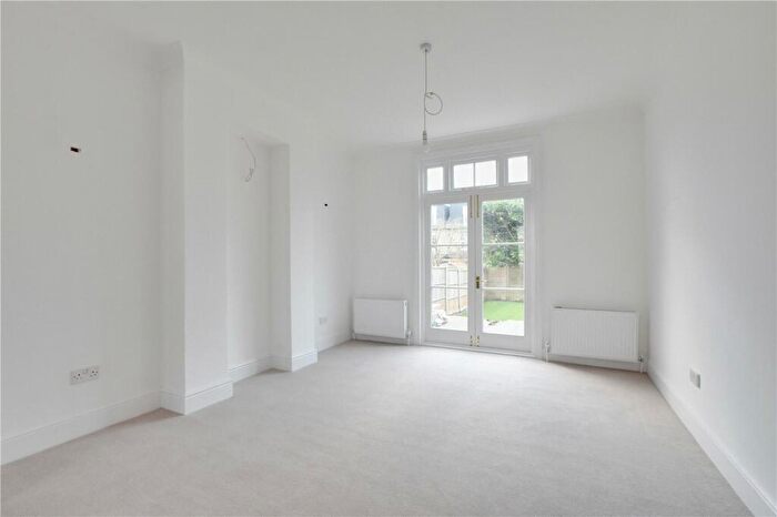 3 Bedroom End Of Terrace House For Sale In Chalcroft Road, Hither Green, London, SE13