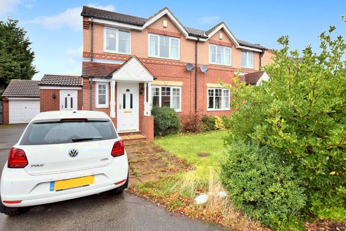 3 Bedroom Semi-Detached House To Rent In The Canter, Middleton, Leeds LS10