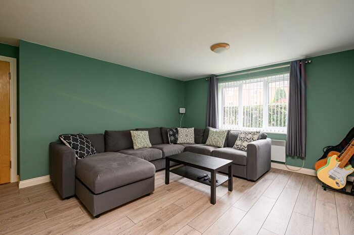 2 Bedroom Flat For Sale In Dukes Court, York, YO26