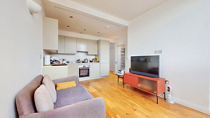 1 Bedroom Flat To Rent In Western Avenue, Perivale, Greenford, UB6