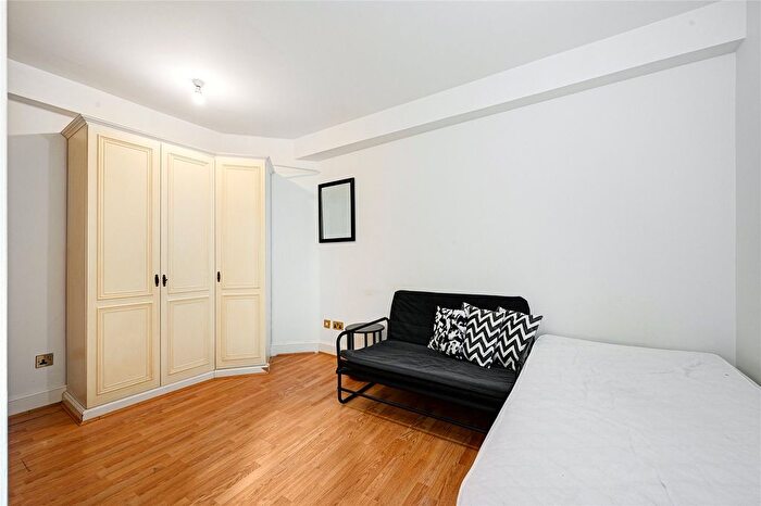 1 Bedroom Flat To Rent In Chelsea Cloisters, Sloane Avenue, SW3