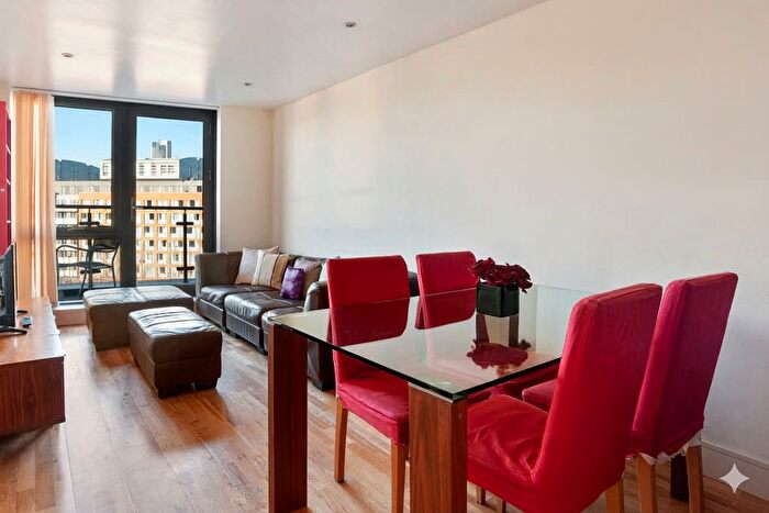 2 Bedroom Flat To Rent In Southwark Bridge Road, Waterloo, SE1