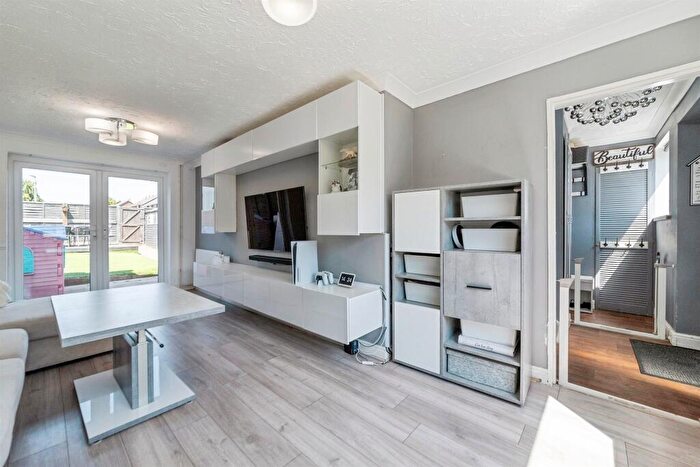 3 Bedroom Terraced House For Sale In Ambergate Walk, Grantham, NG31