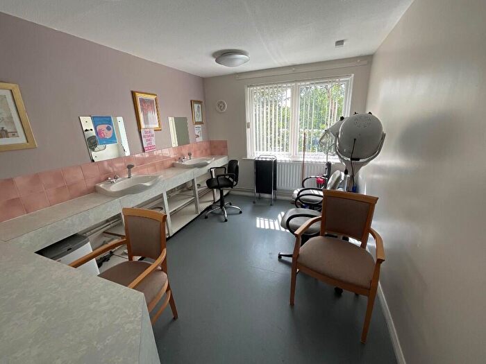 1 Bedroom Flat To Rent In Third-Floor Flat, St James Court, Bradford Road, Brighouse, West Yorkshire, HD6