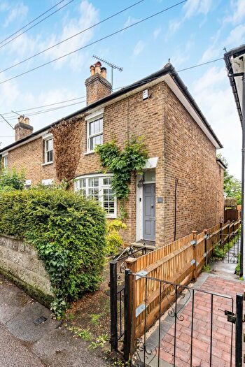 2 Bedroom End Of Terrace House For Sale In Church Walk, Leatherhead, KT22