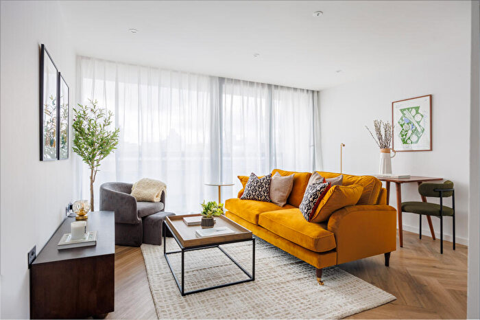 2 Bedroom Apartment To Rent In Waterson Street, London, E2