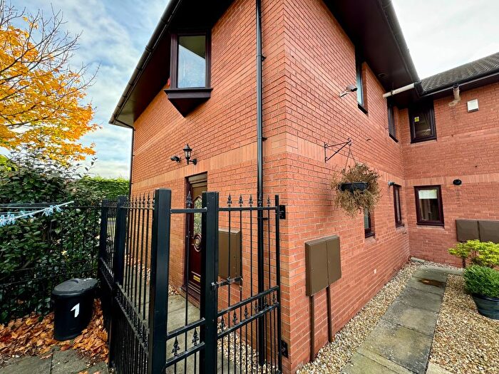 2 Bedroom Flat To Rent In Somerville Court, Cavendish Drive, Darlington, Durham, DL1