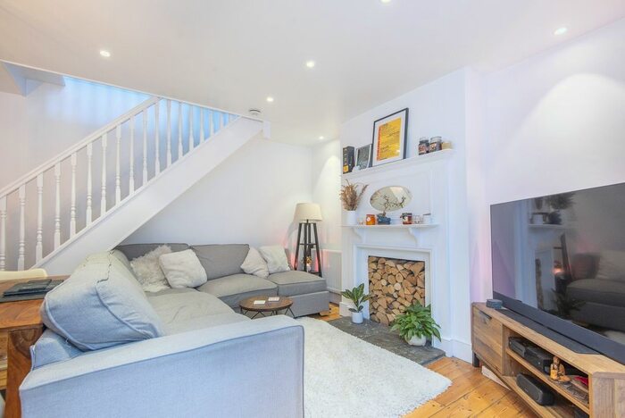 1 Bedroom Flat To Rent In Stanley Road, Teddington, TW11