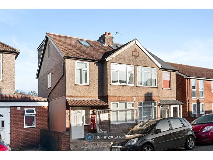 Studio To Rent In Egham, Egham, TW20