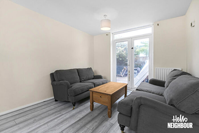 4 Bedroom Terraced House To Rent In Dunston Road, London, SW11