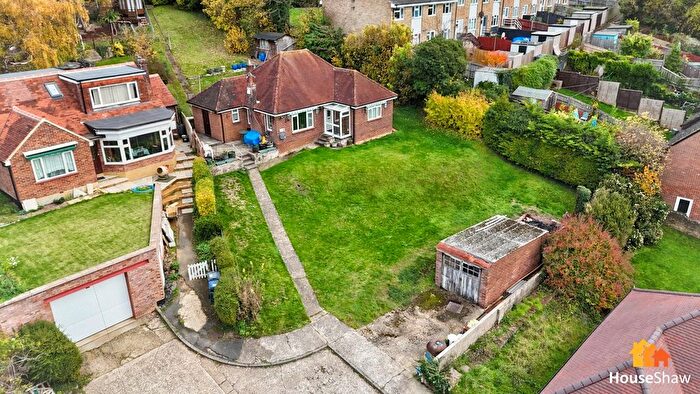 3 Bedroom Detached House For Sale In Springfield Close, Chesham, HP5