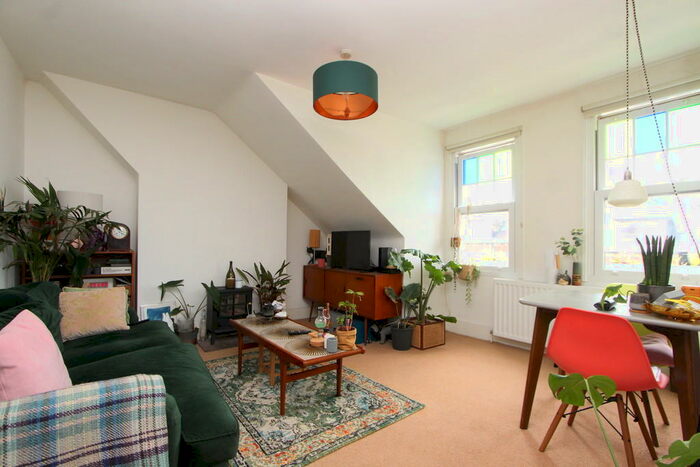 1 Bedroom Apartment To Rent In Hillfield Avenue, Crouch End, N8