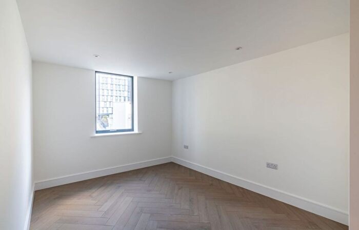 1 Bedroom Flat To Rent In A High Street, Croydon, CR0