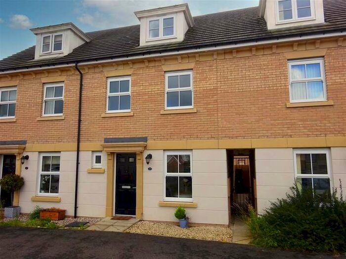 Houses for sale & to rent in YO30 5RL, Southolme Drive, Skelton