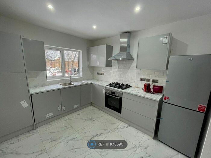 4 Bedroom Semi-Detached House To Rent In Hillcrest Road, Orpington, BR6