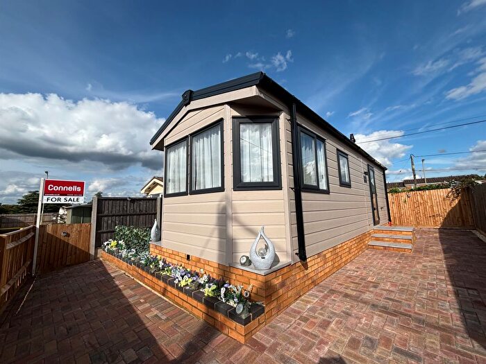 2 Bedroom Mobile/park Home For Sale In Attwood Close, Basingstoke, RG21