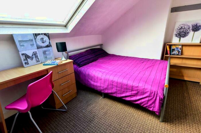 6 Bedroom Terraced House To Rent In Ebberston Terrace, Hyde Park, Leeds, LS6