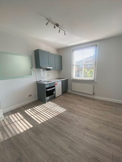 Studio To Rent In Ladbroke Grove, London, W10