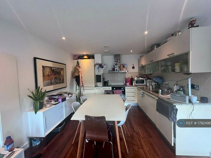 2 Bedroom Flat To Rent In Village Apartments, London, N8