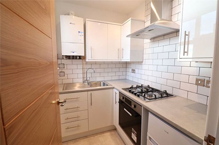 2 Bedroom Maisonette To Rent In Oak Tree Dell, London, NW9