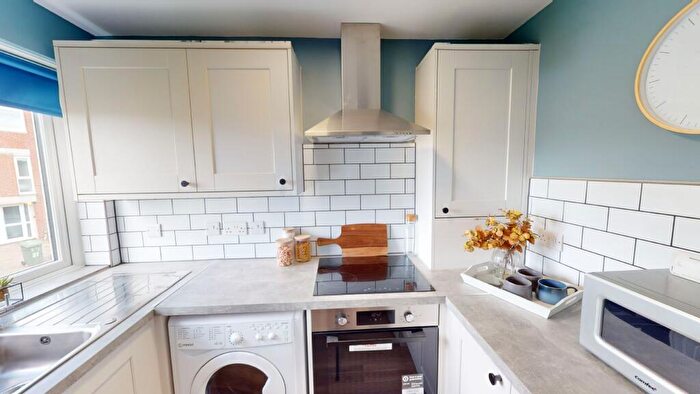 1 Bedroom Flat To Rent In Studio, Monterey Gardens, EX4