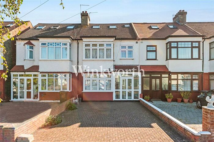 4 Bedroom Terraced House For Sale In Ash Grove, London, N13