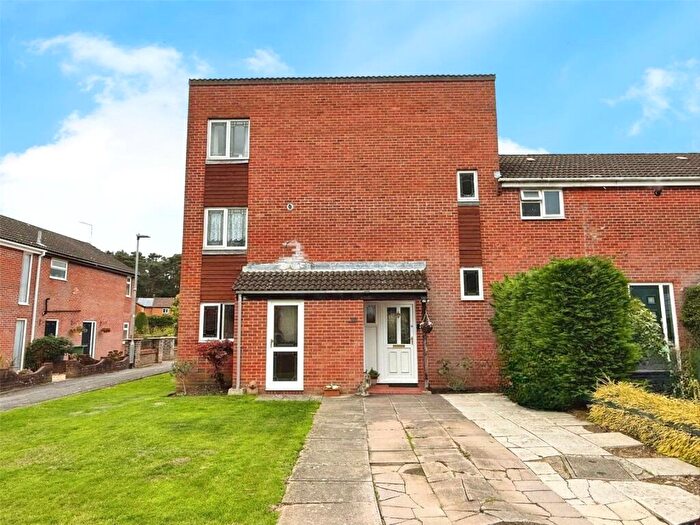 4 Bedroom End Of Terrace House For Sale In Oakdale, Bracknell, Berkshire, RG12