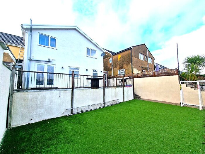 4 Bedroom Semi Detached House For Sale In Fflorens Road, Newbridge, NP11