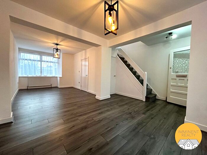 3 Bedroom Semi-Detached House To Rent In Crankhall Lane, Wednesbury, WS10