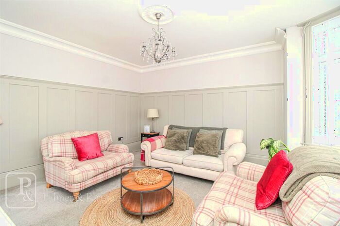 5 Bedroom Link Detached House For Sale In Skelmersdale Road, Clacton-on-Sea, Essex, CO15
