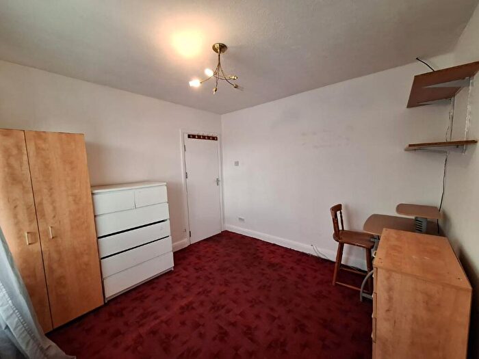 3 Bedroom Semi Detached House To Rent In Westleigh Gardens, HA8