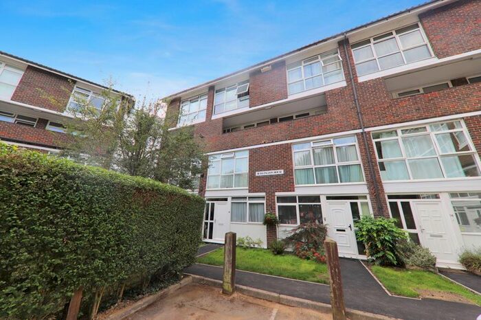 2 Bedroom Flat To Rent In Goral Mead, Rickmansworth, WD3