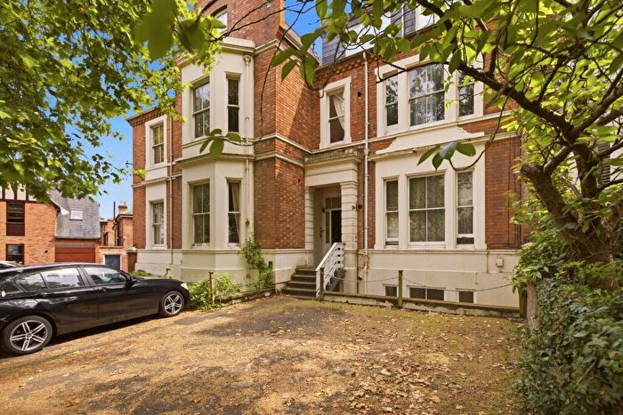 2 Bedroom Flat For Sale In Warwick Place, Leamington Spa, CV32