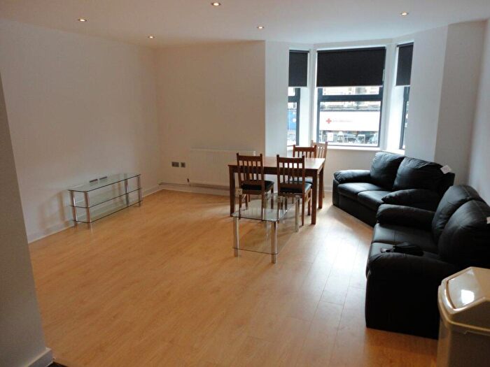 3 Bedroom Flat To Rent In Albany Road, Roath, CF24