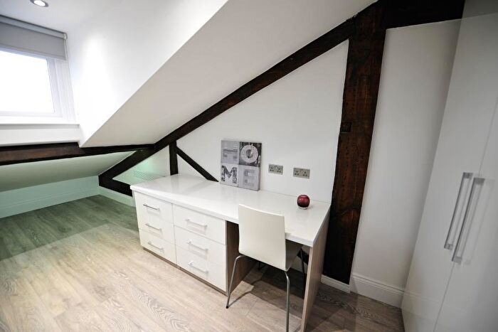 2 Bedroom Apartment To Rent In Blenheim Terrace, University, Leeds, LS2